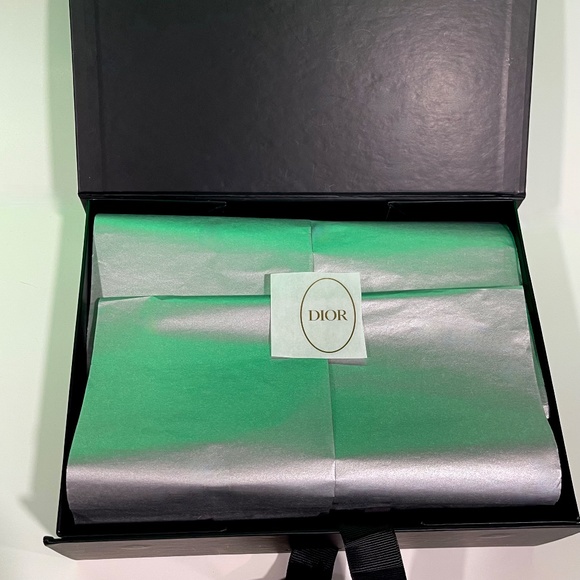 DIOR Red Faux Patent Leather Makeup Bag - Gold Hardware, Crossbody Chains, Gift - Picture 15 of 16